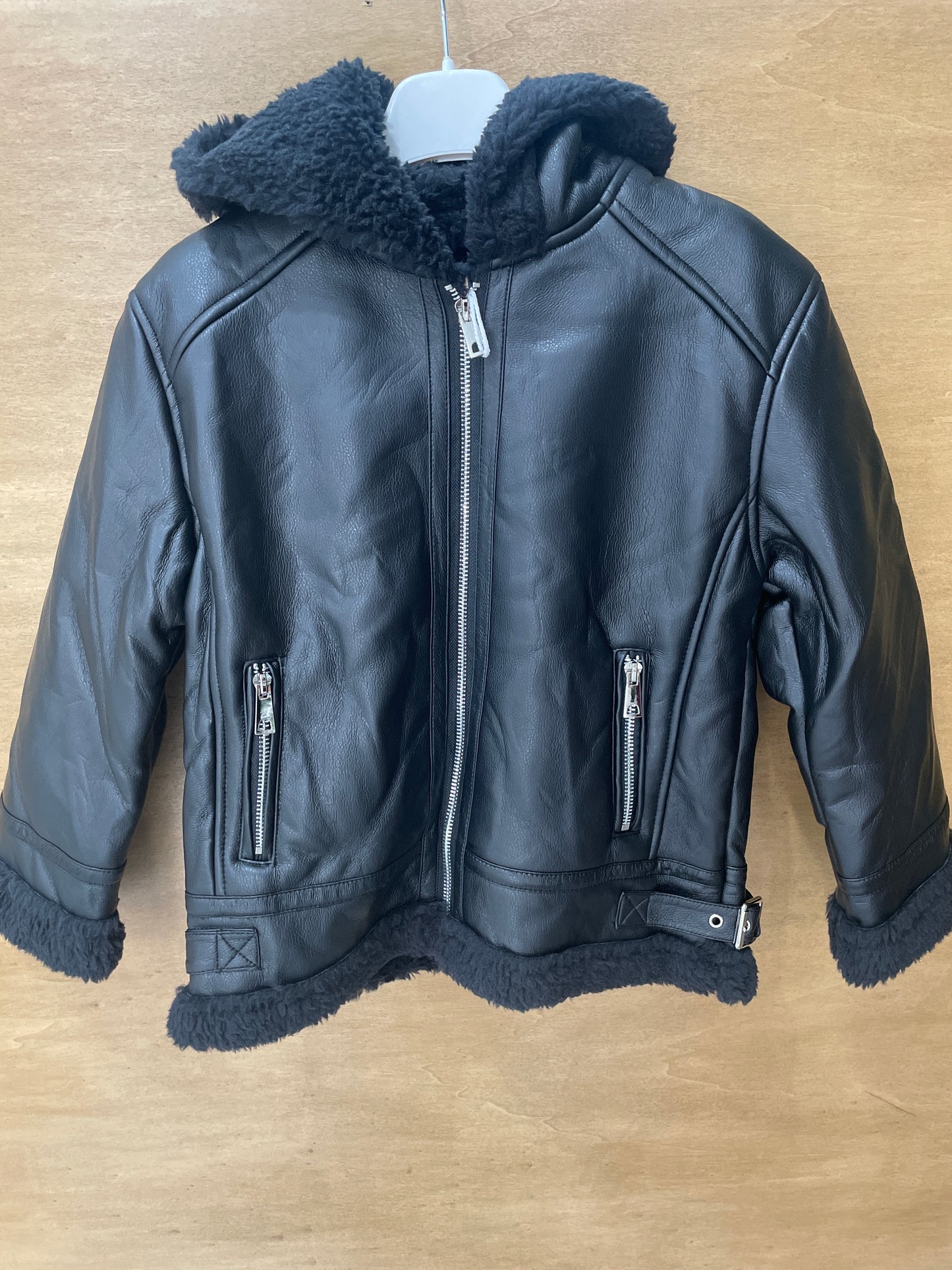 montone in ecopelle nero